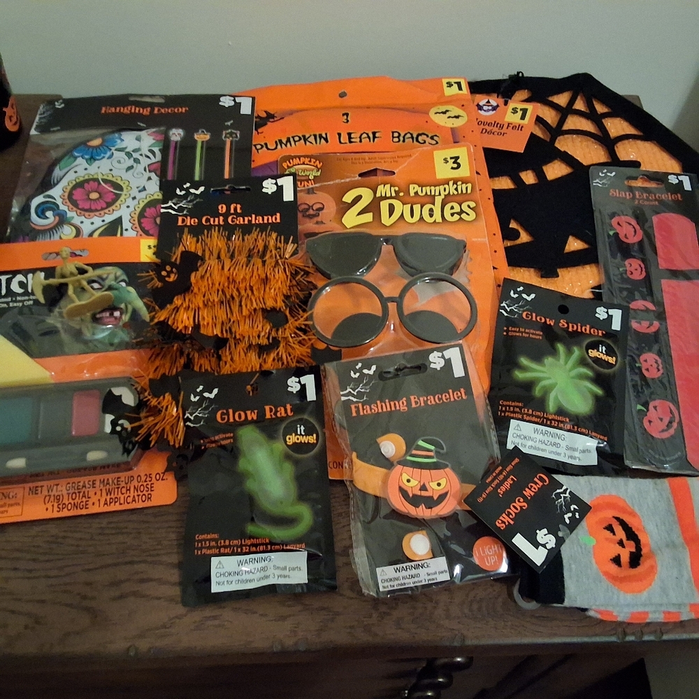 NWT LOT 2 HALLOWEEN BOX - Picture 2 of 6